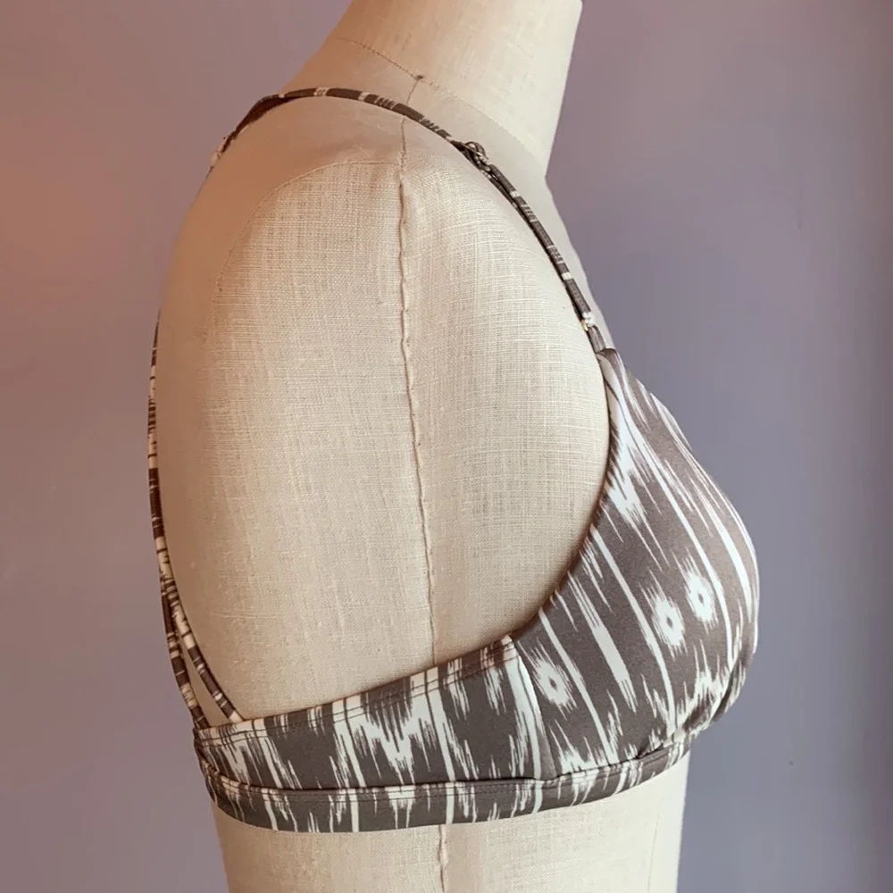 Athleta taupe and white tribal Ikat print molded cups bikini top crisscross - Picture 6 of 13